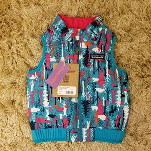 NWT.  Patagonia baby reversible puff-ball vest